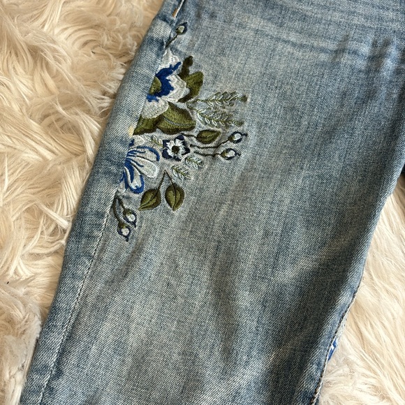 Blank NYC Floral Jeans - Picture 6 of 12